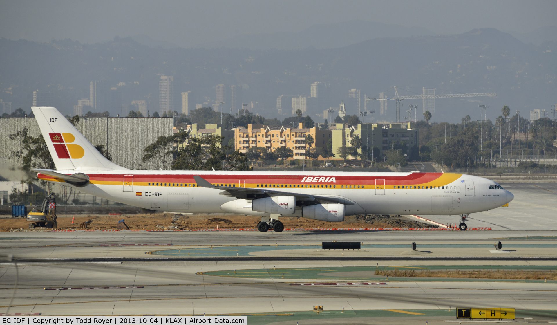 EC-IDF, 2002 Airbus A340-313X C/N 474, Taxiing to parking at LAX