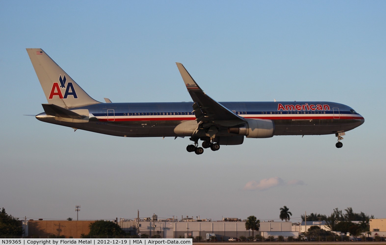 N39365, 1988 Boeing 767-323 C/N 24046, American 767-300