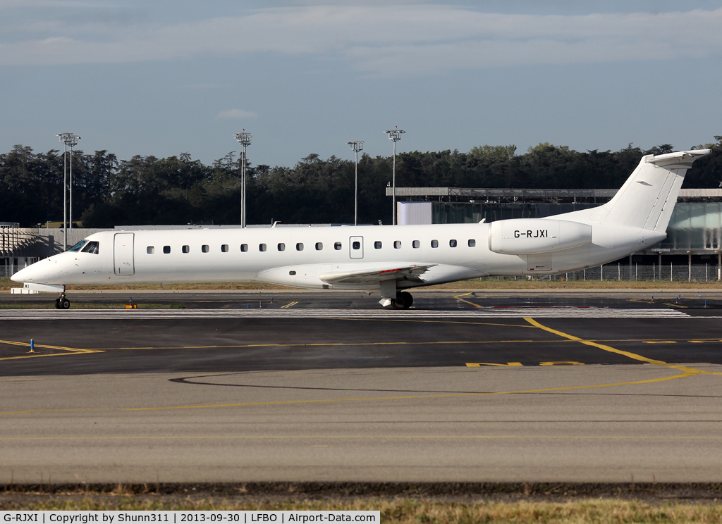 G-RJXI, 2001 Embraer EMB-145EP (ERJ-145EP) C/N 145454, Ready for take off rwy 14L in all white c/s now...