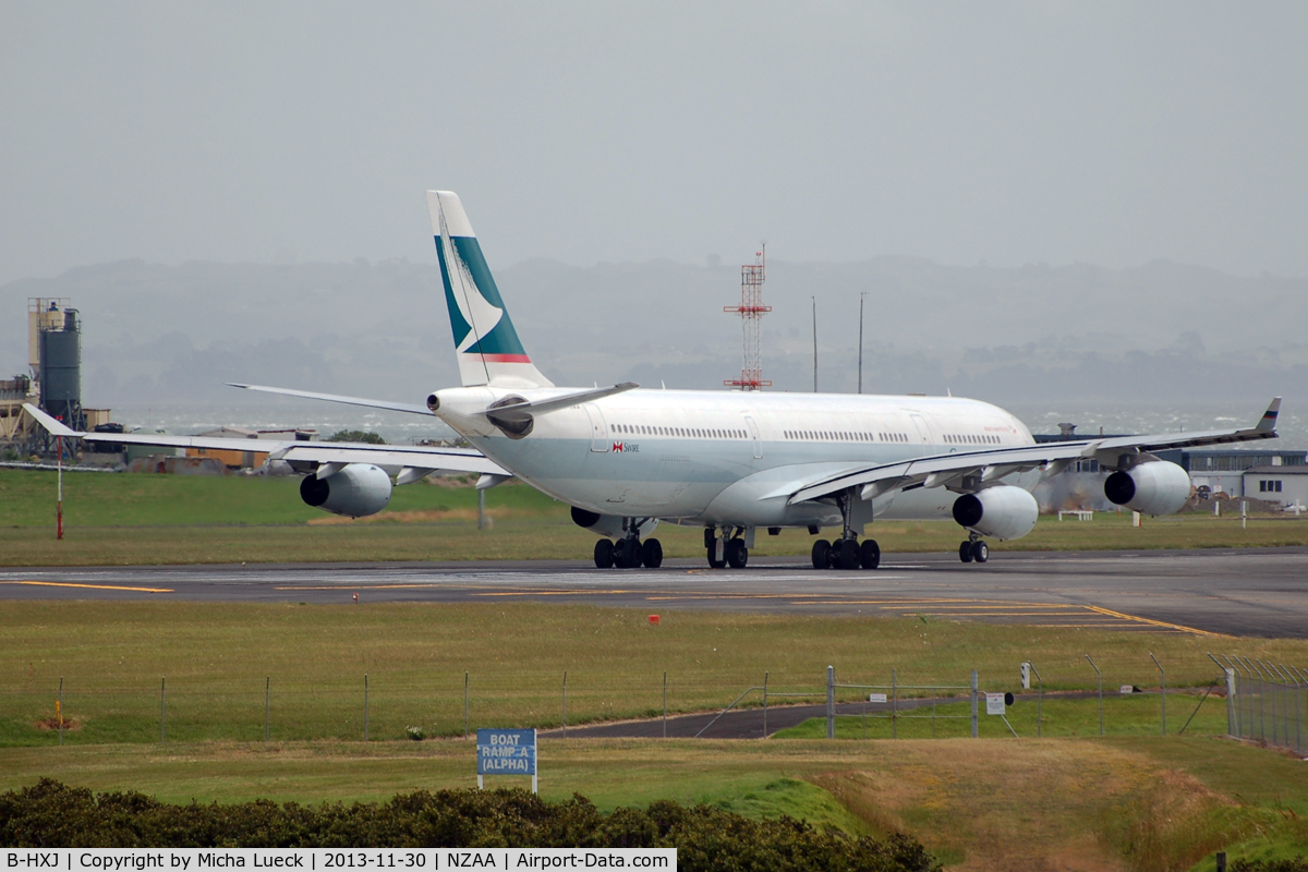 B-HXJ, Airbus A340-313 C/N 227, At Auckland