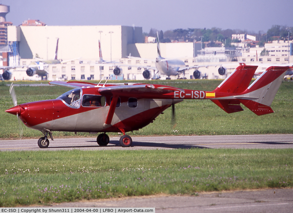 EC-ISD, Cessna 337G Super Skymaster C/N 33701650, Taxiing for departure rwy 32R