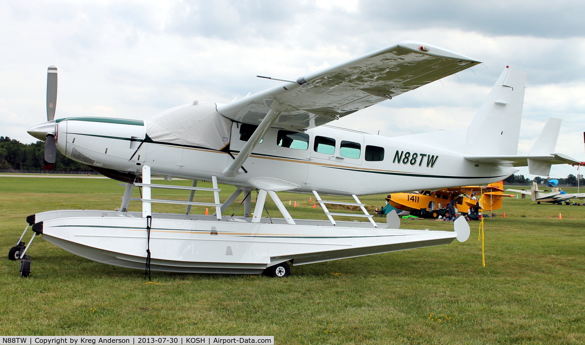 N88TW, 1998 Cessna 208 Caravan I C/N 20800292, EAA AirVenture 2013