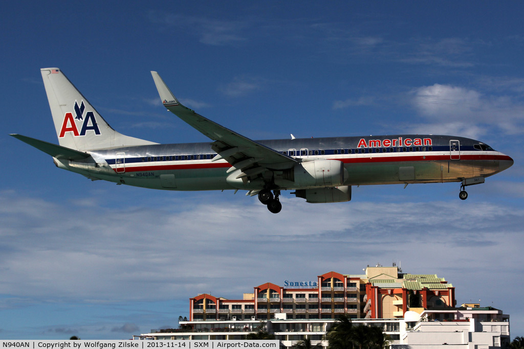 N940AN, 2000 Boeing 737-823 C/N 30598, At famous Maho Beach