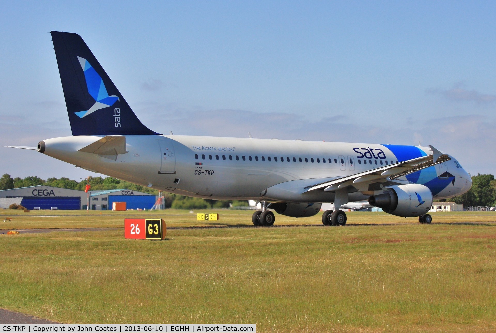 CS-TKP, 2003 Airbus A320-214 C/N 2011, Taxiing to depart