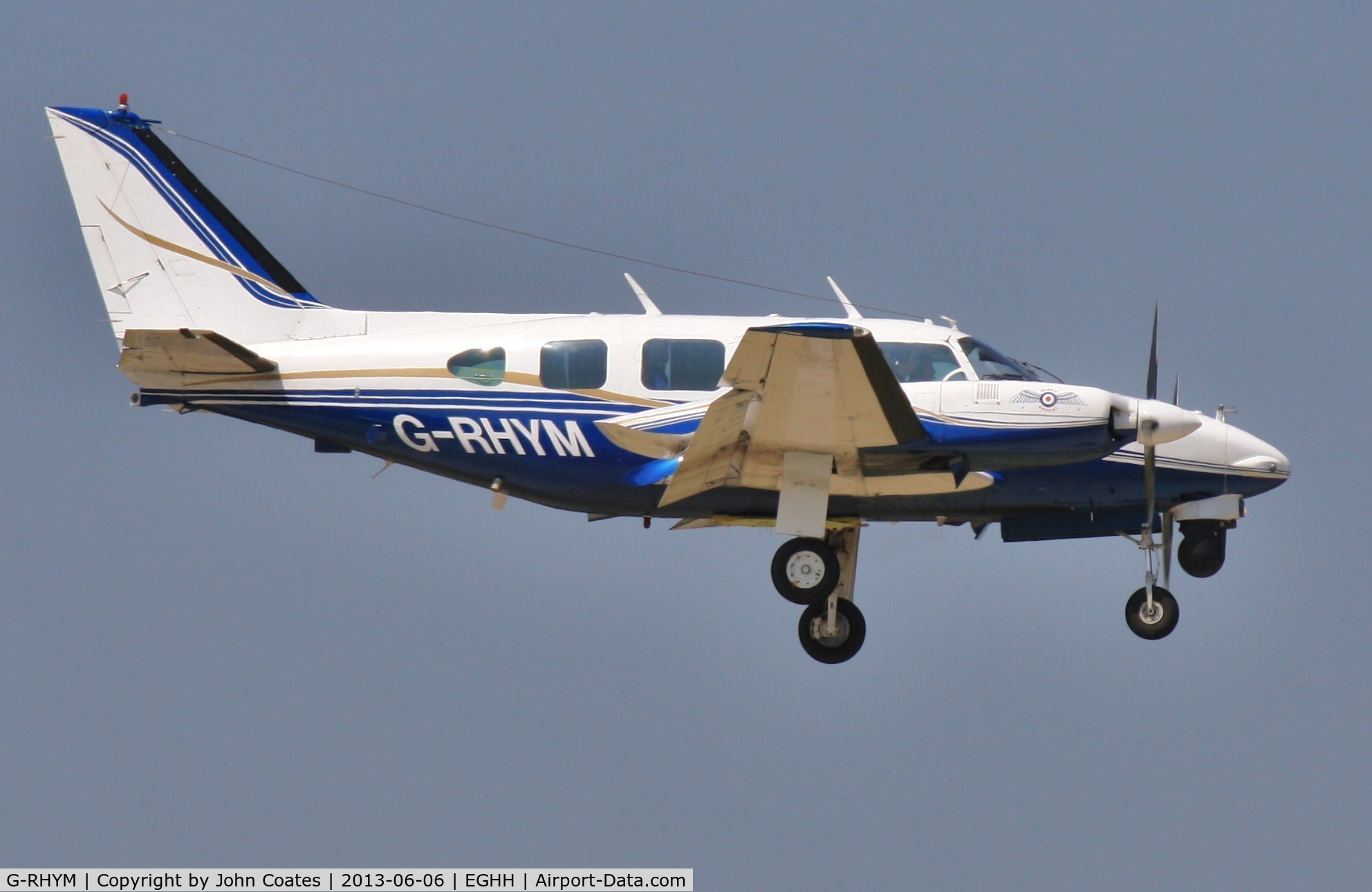 G-RHYM, 1972 Piper PA-31-310 Navajo C/N 31-815, Low approach to 08