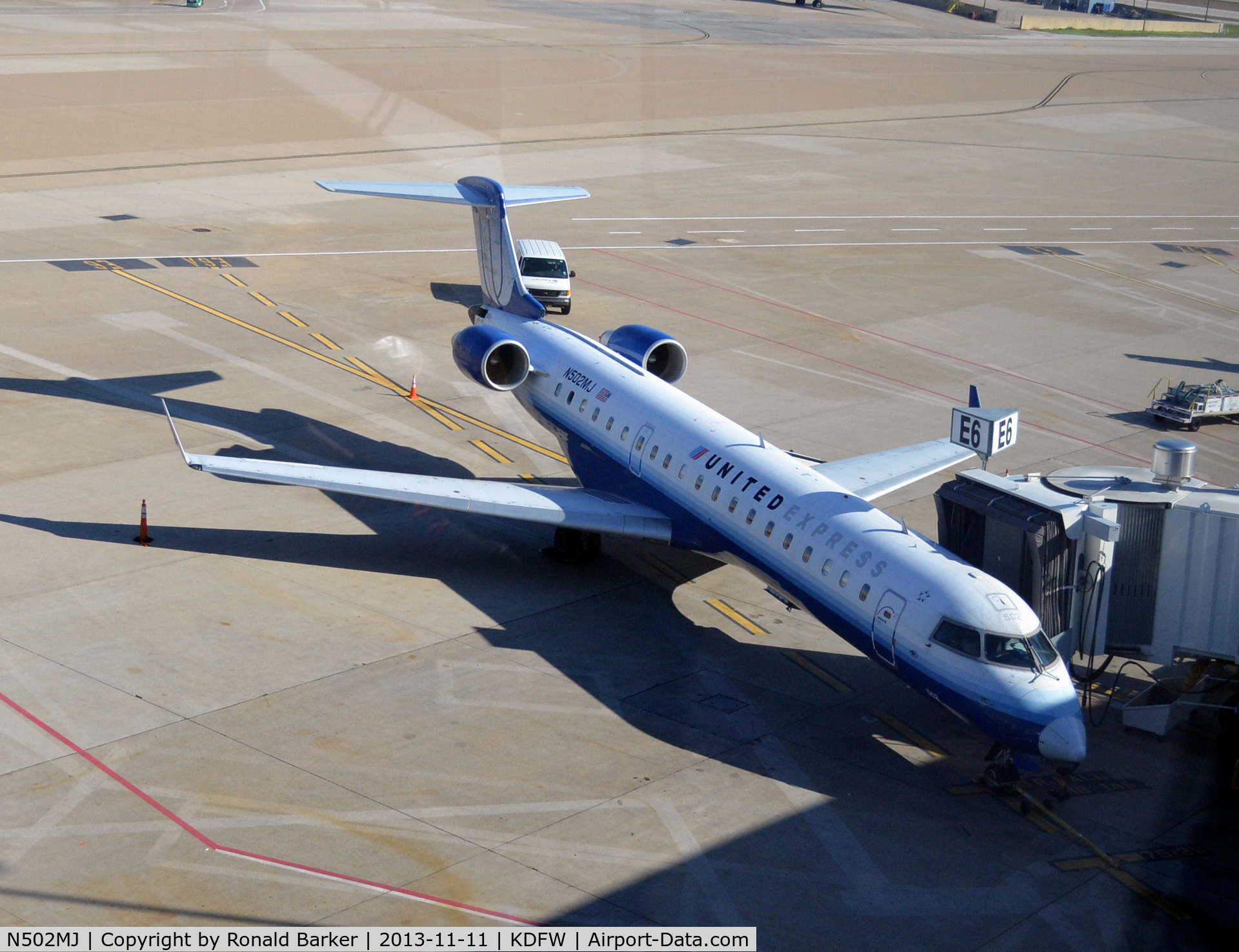 N502MJ, 2002 Bombardier CRJ-700 (CL-600-2C10) Regional Jet C/N 10050, Gate E6 DFW