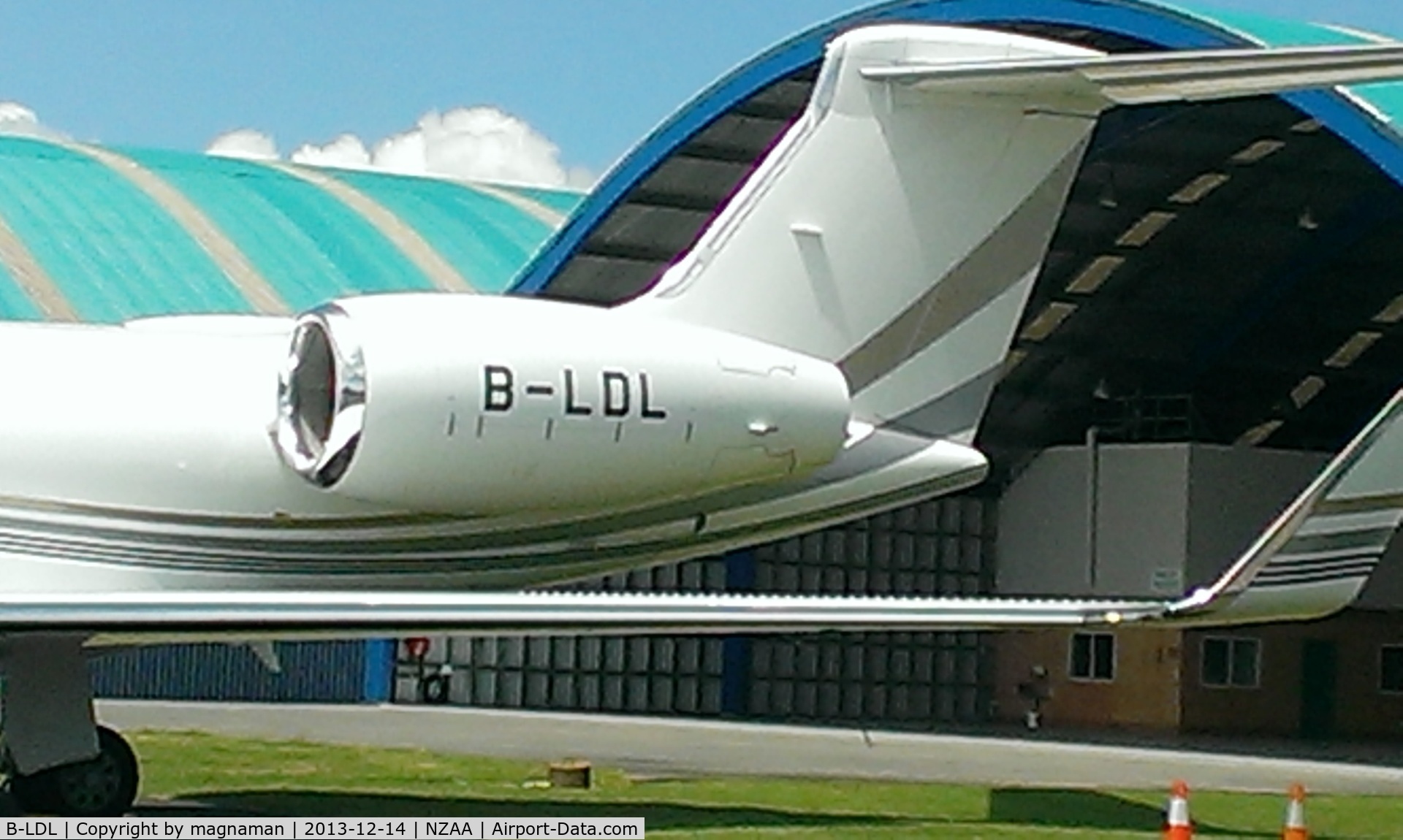 B-LDL, 2011 Gulfstream Aerospace GV-SP (G550) C/N 5335, Just making sure I got the correct rego