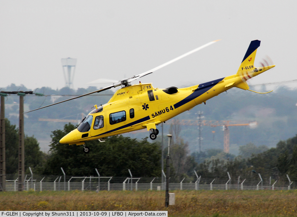 F-GLEH, Agusta A-109E Power C/N 11037, Departing after refuelling... SAMU64 titles