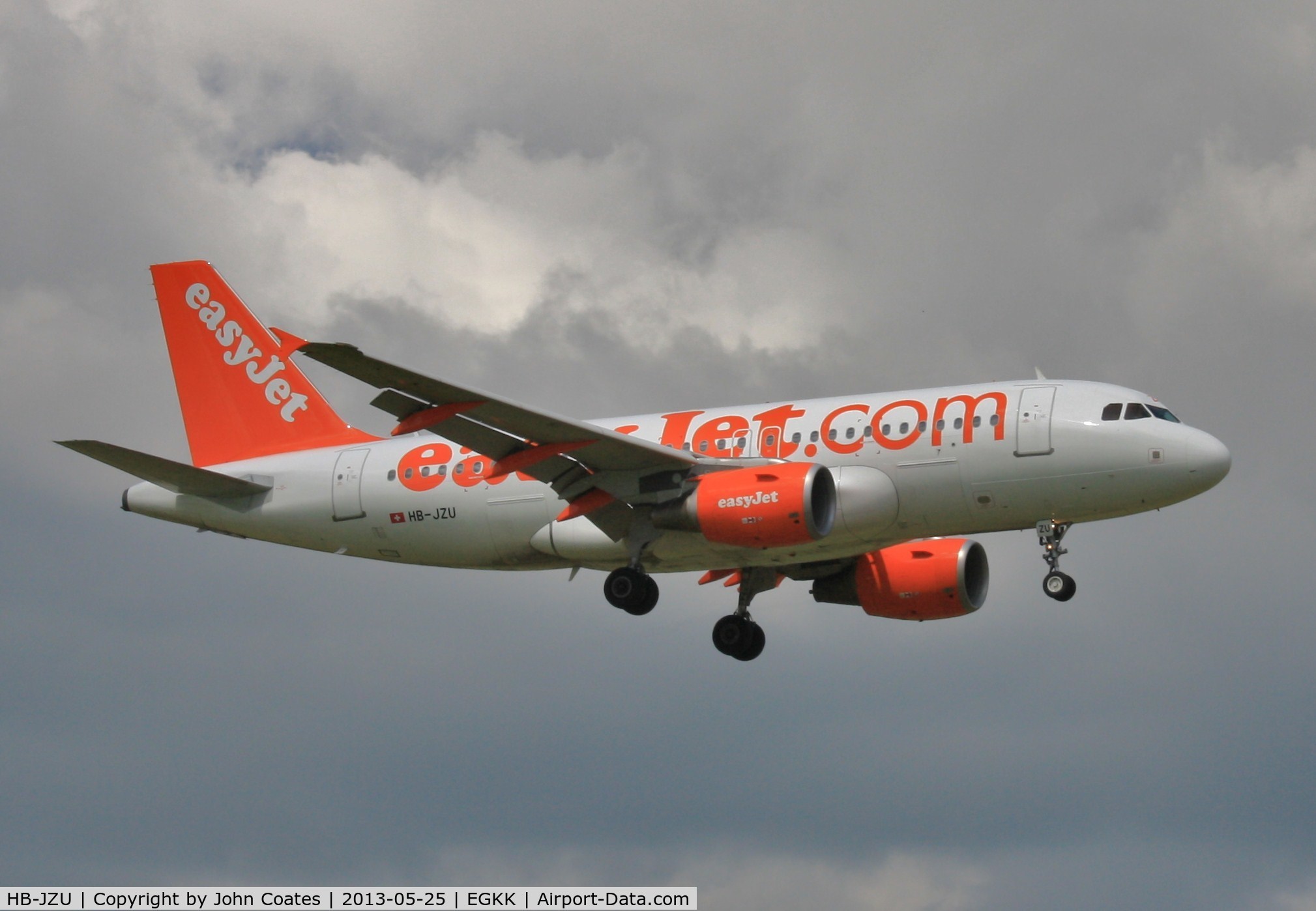 HB-JZU, 2005 Airbus A319-111 C/N 2402, Finals to 08R