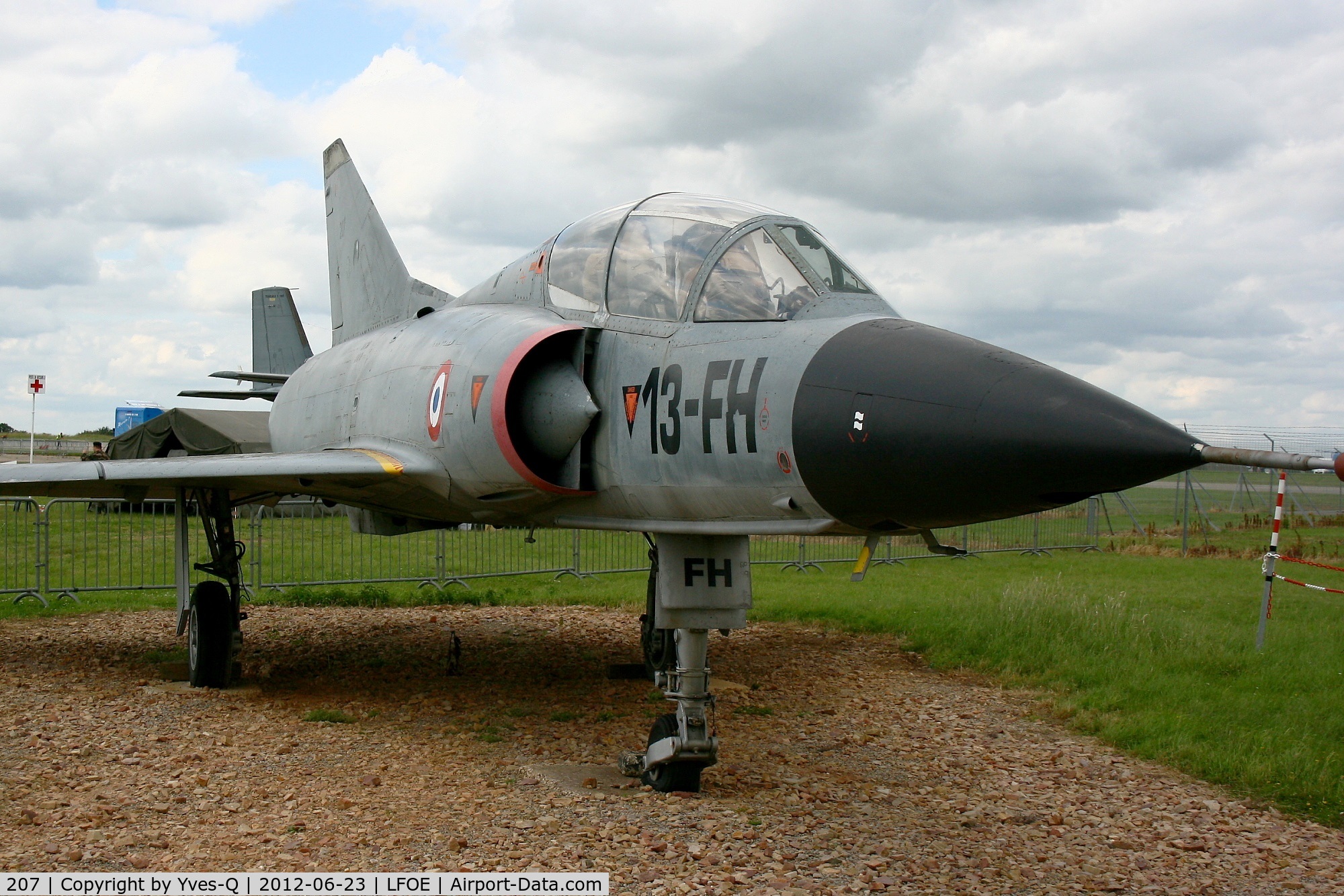 207, Dassault Mirage IIIB C/N 207, Dassault Mirage III B (cn 207-13-FH), Static display Evreux-Fauville Air Base 105 (LFOE)