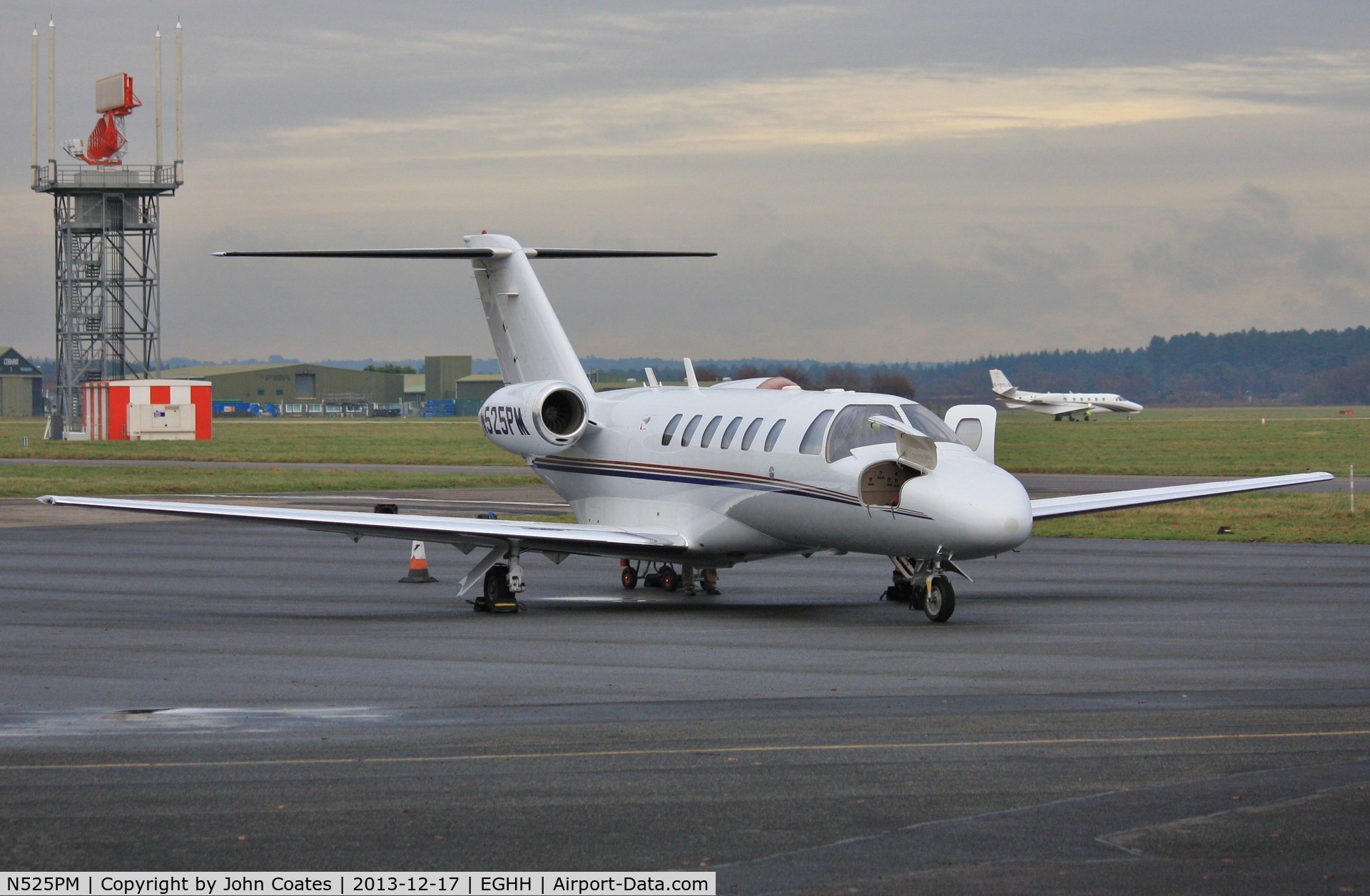 N525PM, 2002 Cessna 525A CitationJet CJ2 C/N 525A-0067, Being prepared for departure