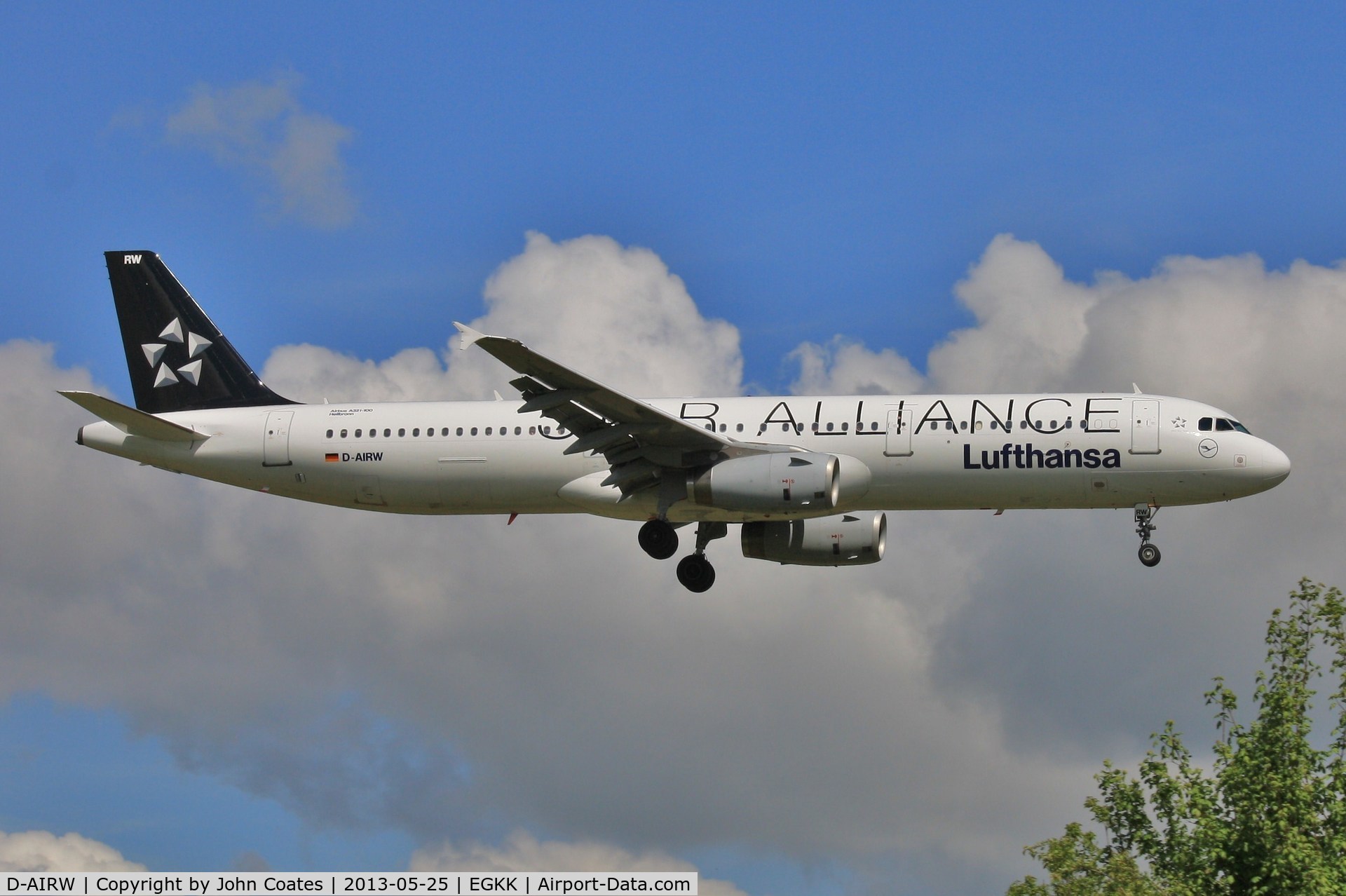 D-AIRW, 1997 Airbus A321-131 C/N 0699, Finals to 08R with more Munich fans