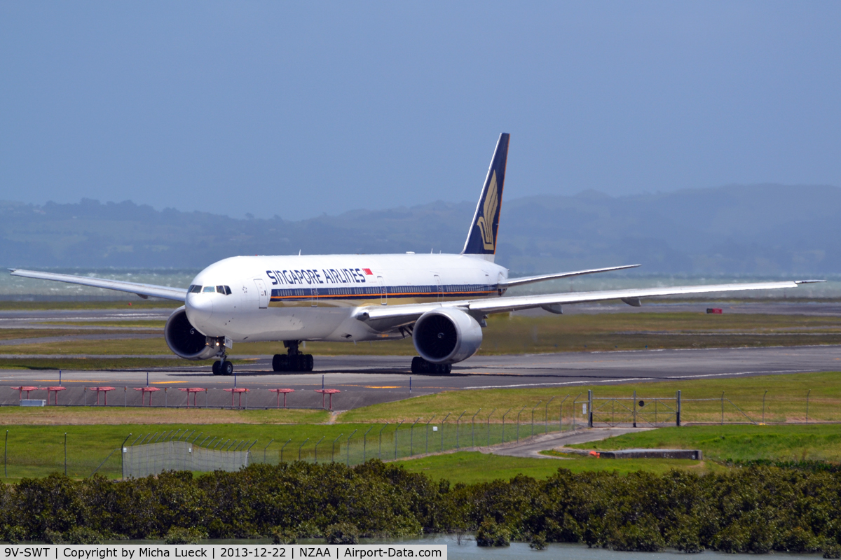 9V-SWT, 2009 Boeing 777-312/ER C/N 34585, At Auckland