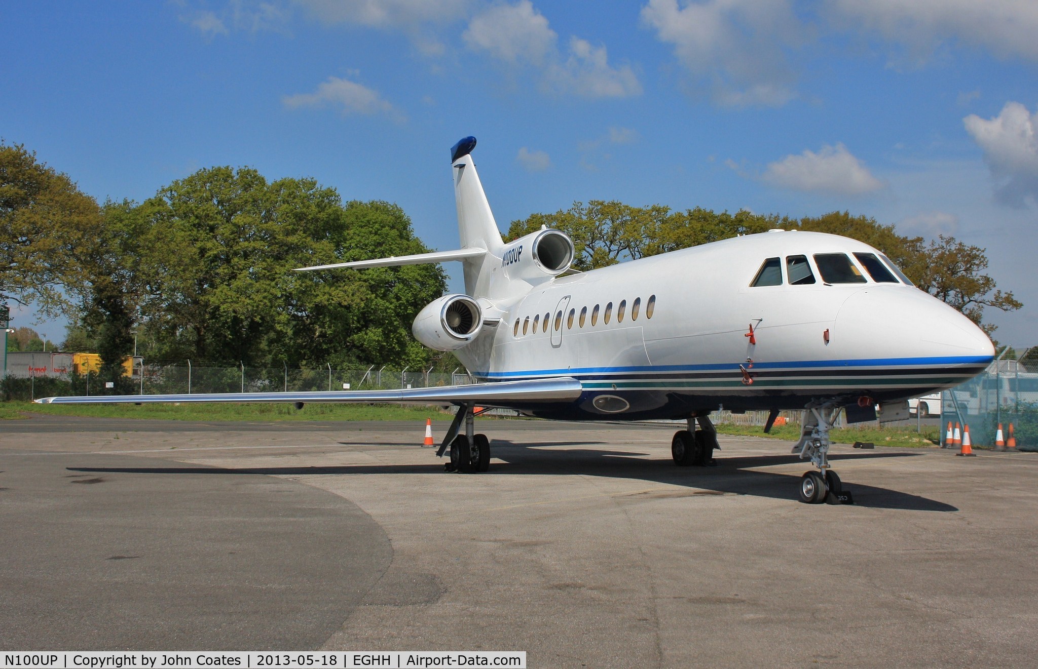 N100UP, 1988 Dassault Falcon 900 C/N 44, Parked at Signatures
