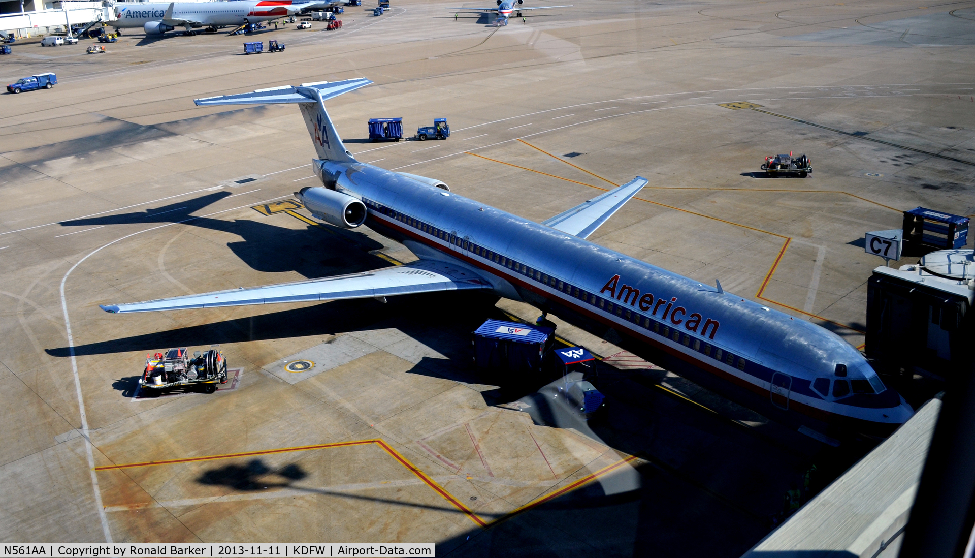 N561AA, 1991 McDonnell Douglas MD-82 (DC-9-82) C/N 53091, Gate C7  DFW
