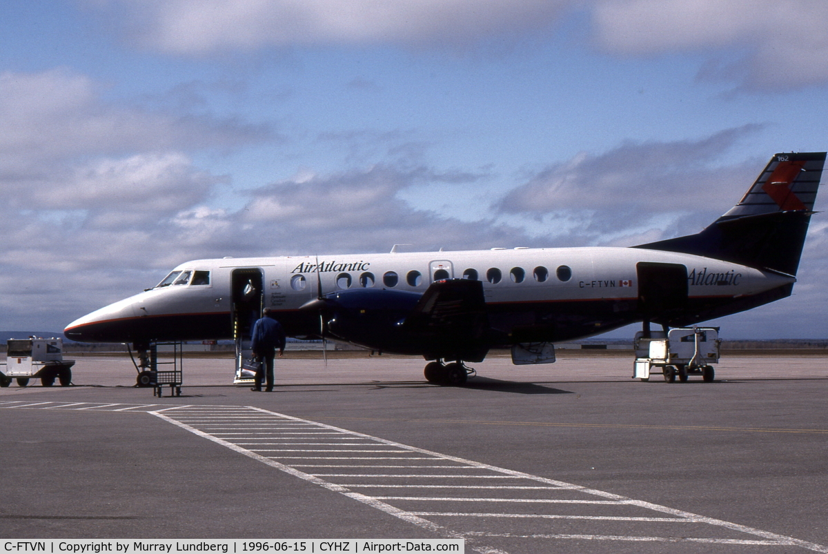 C-FTVN, 1995 British Aerospace Jetstream 41 C/N 41052, Loading passengers at Halifax.