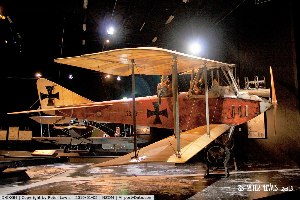 D-EKGH, Albatros B.II Replica C/N 01, At Omaka museum