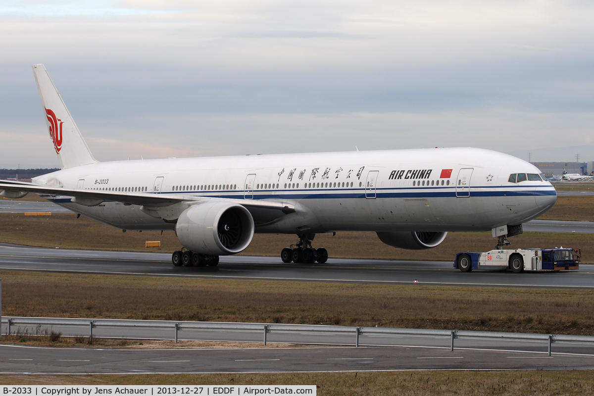 B-2033, 2012 Boeing 777-39L/ER C/N 38673, towed to the terminal
