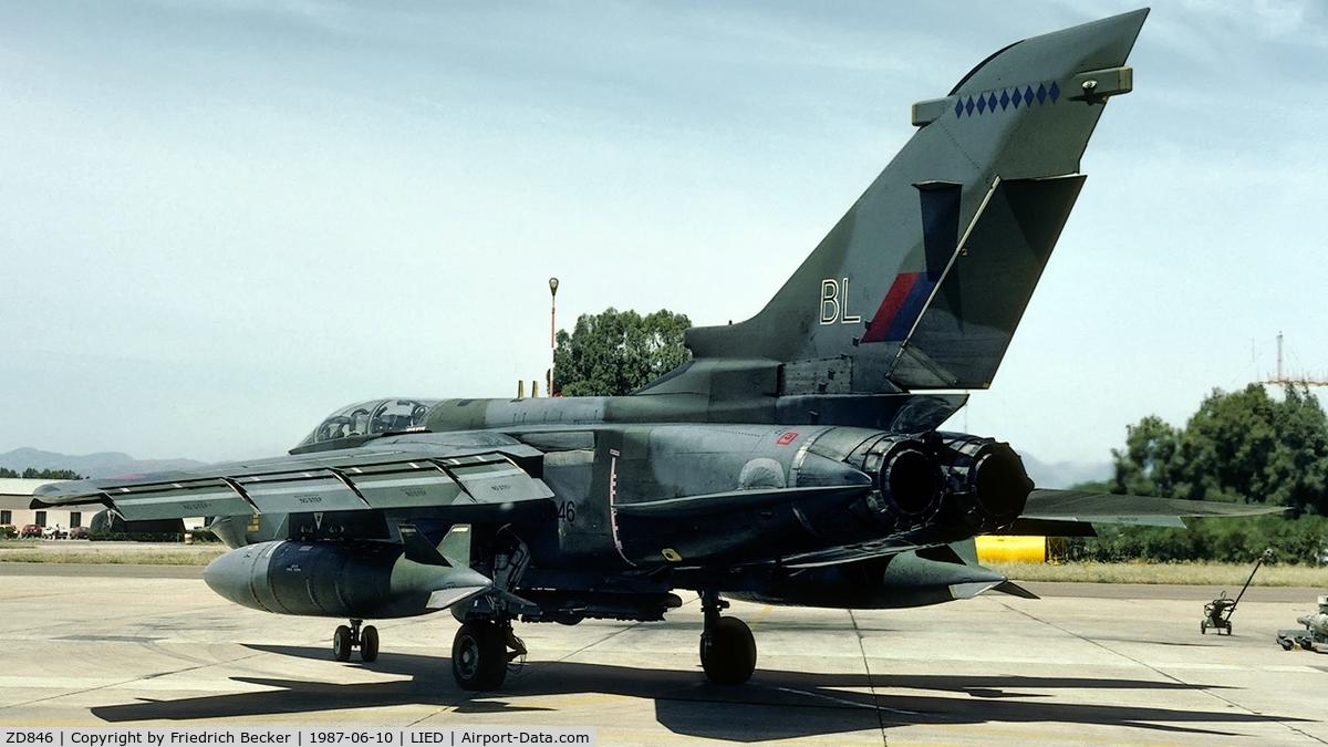ZD846, 1985 Panavia Tornado GR.1A C/N 434/BS144/3198, taxying to the active