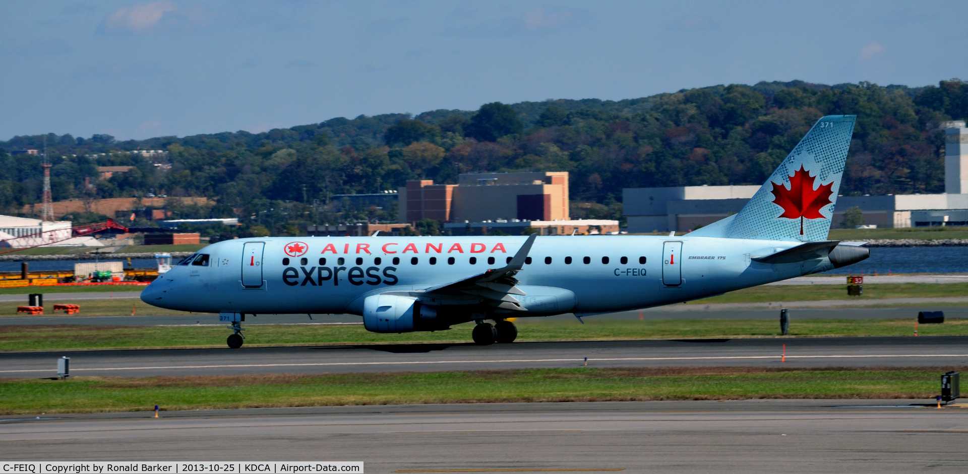 C-FEIQ, 2005 Embraer 175SU (ERJ-170-200SU) C/N 17000083, Takeoff DCA