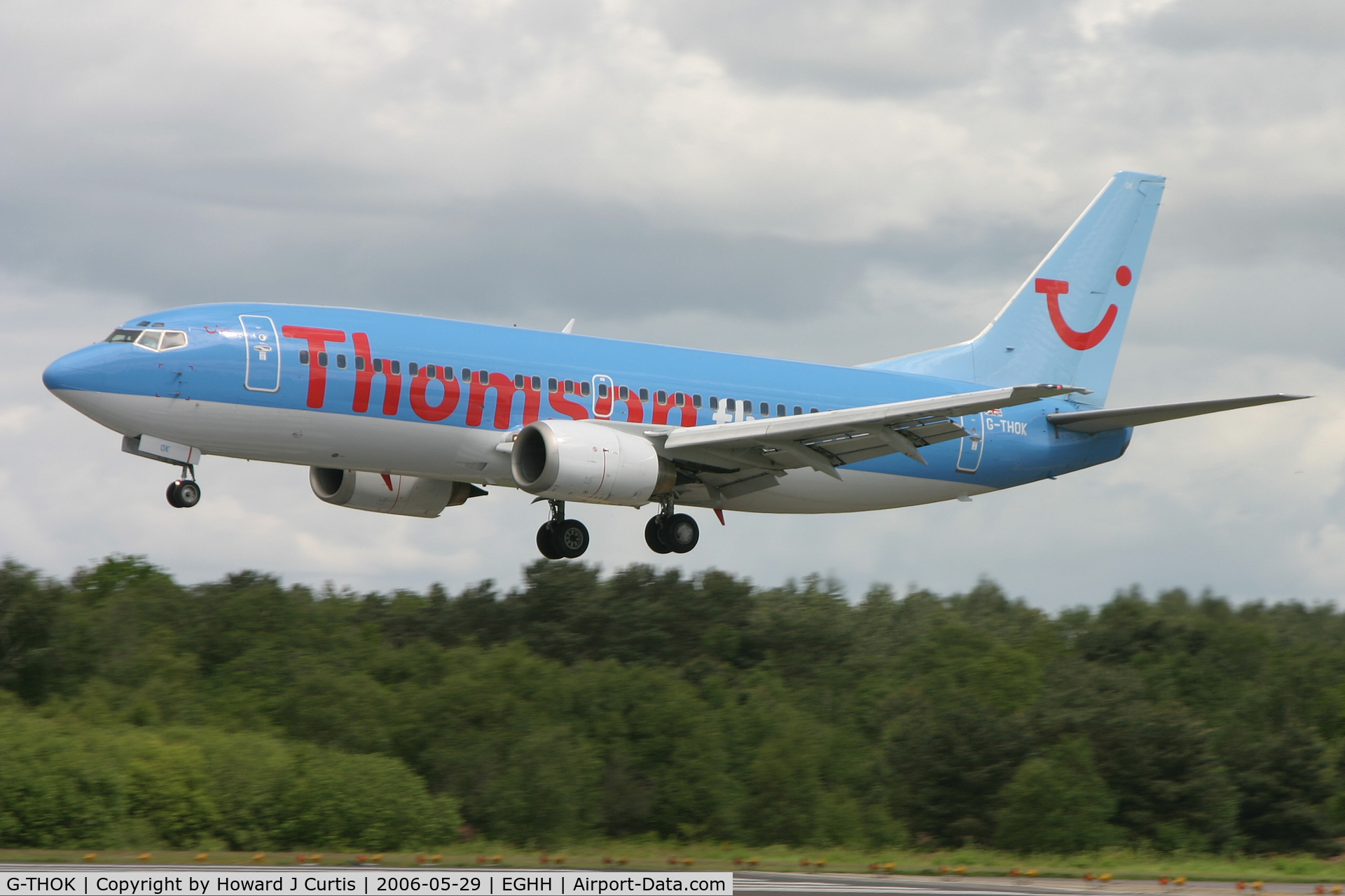 G-THOK, 1997 Boeing 737-36Q C/N 28660, Thomsonfly, on approach to runway 26.