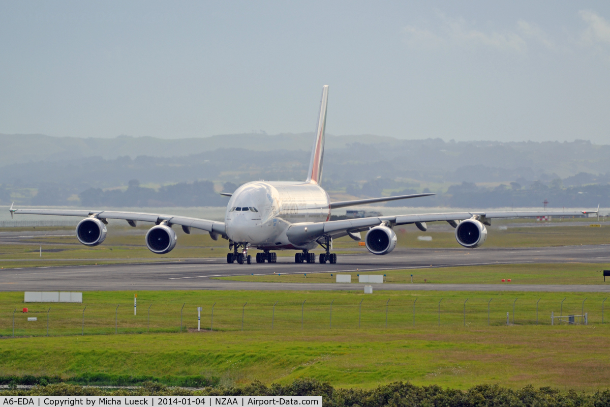 A6-EDA, 2007 Airbus A380-861 C/N 011, What a massive wing span!