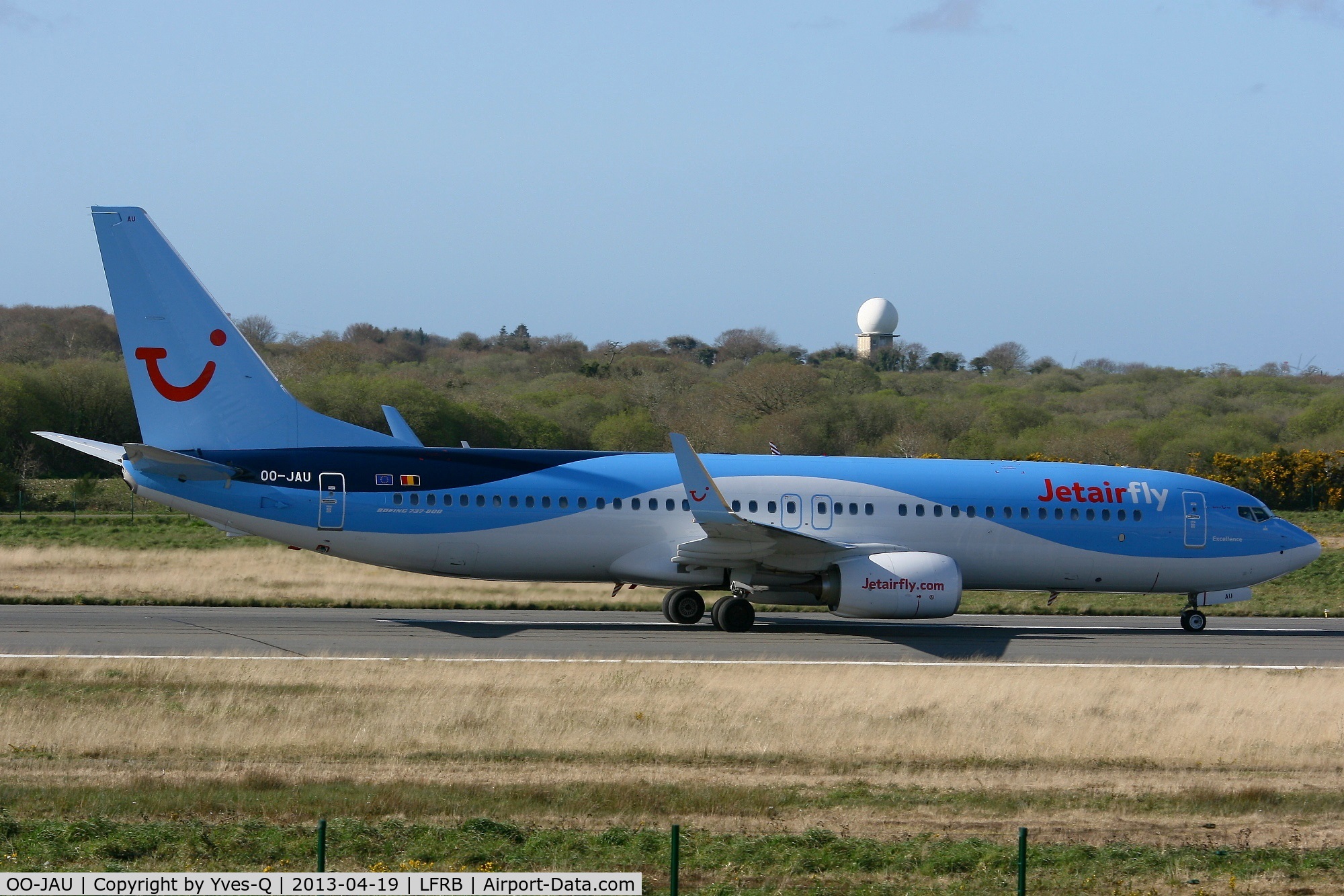 OO-JAU, 2013 Boeing 737-8K5 C/N 37250, Boeing 737-8K5, Taxiing to boarding area, Brest-Bretagne Airport (LFRB-BES)