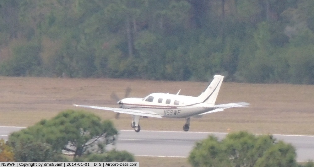 N59WF, 2001 Piper PA-46-500TP C/N 4697042, Just before touchdown on 32
