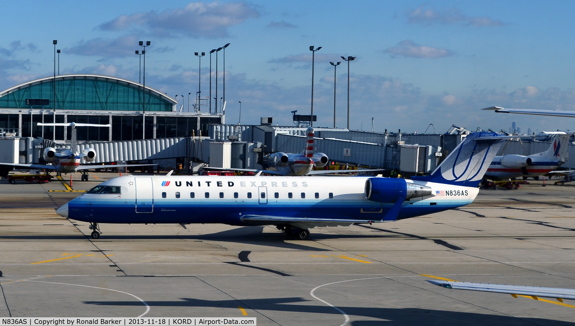 N836AS, 1998 Bombardier CRJ-200ER (CL-600-2B19) C/N 7263, Taxi ORD