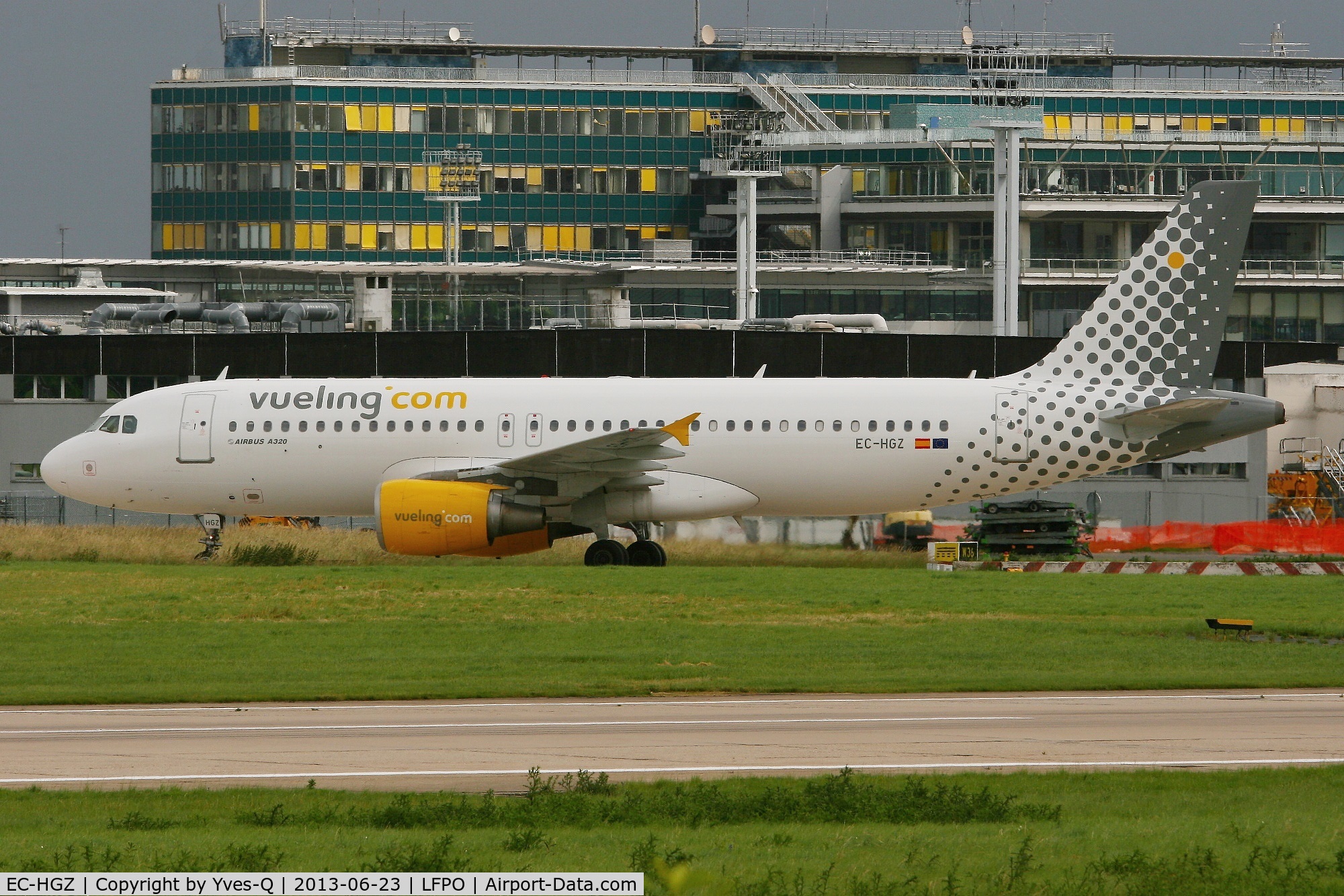 EC-HGZ, 2000 Airbus A320-214 C/N 1208, Airbus A320-214, Taxiing after landing Rwy 26, Paris-Orly Airport (LFPO-ORY)