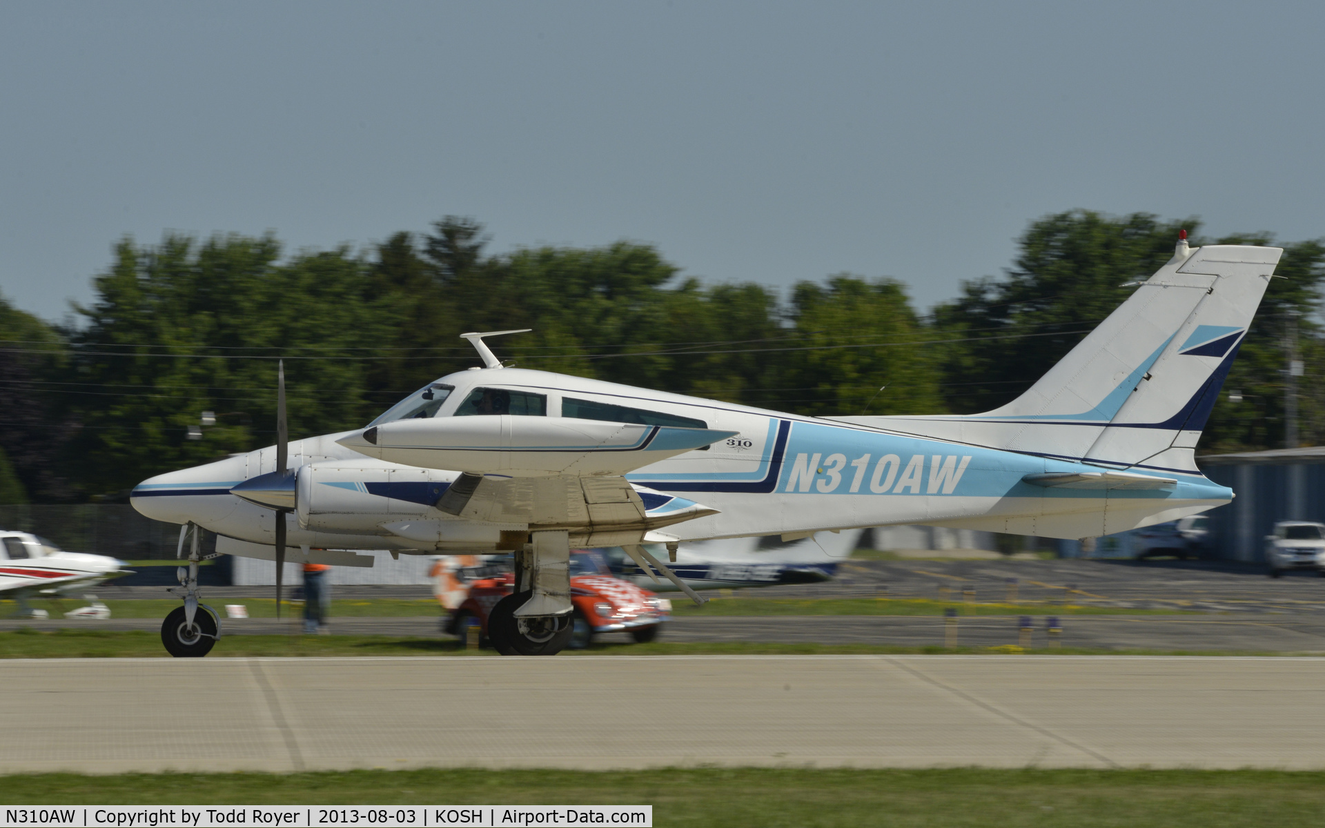 N310AW, 1969 Cessna 310P C/N 310P0231, Airventure 2013