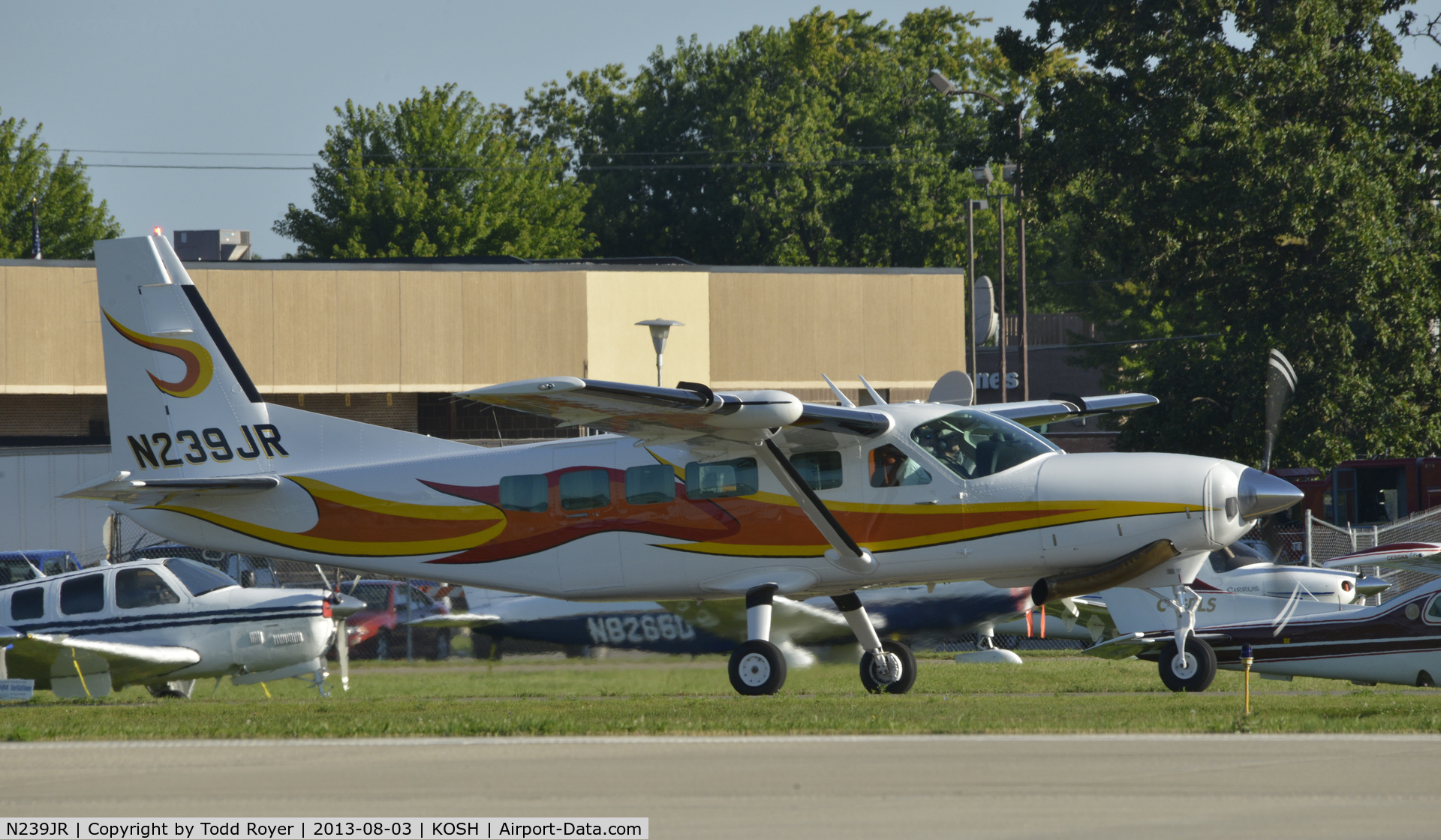 N239JR, 2003 Cessna 208 C/N 20800368, Airventure 2013