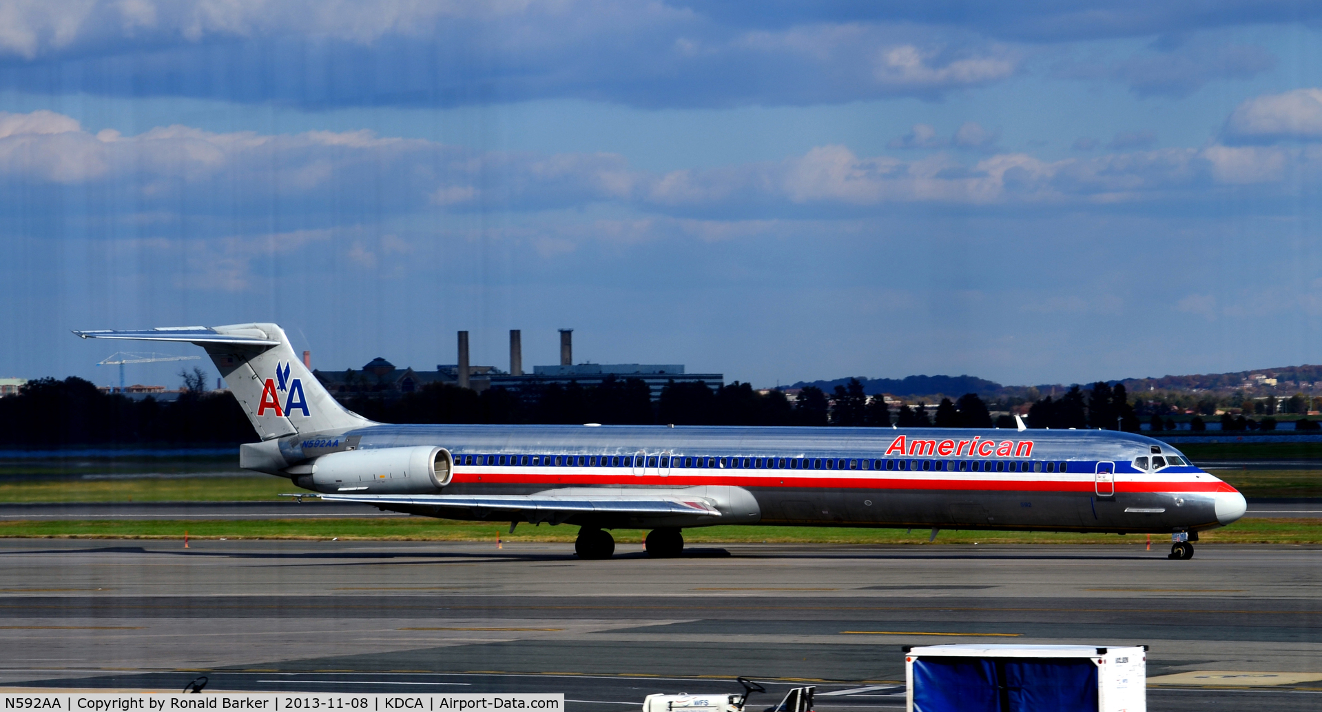 N592AA, 1991 McDonnell Douglas MD-83 (DC-9-83) C/N 53255, Taxi National