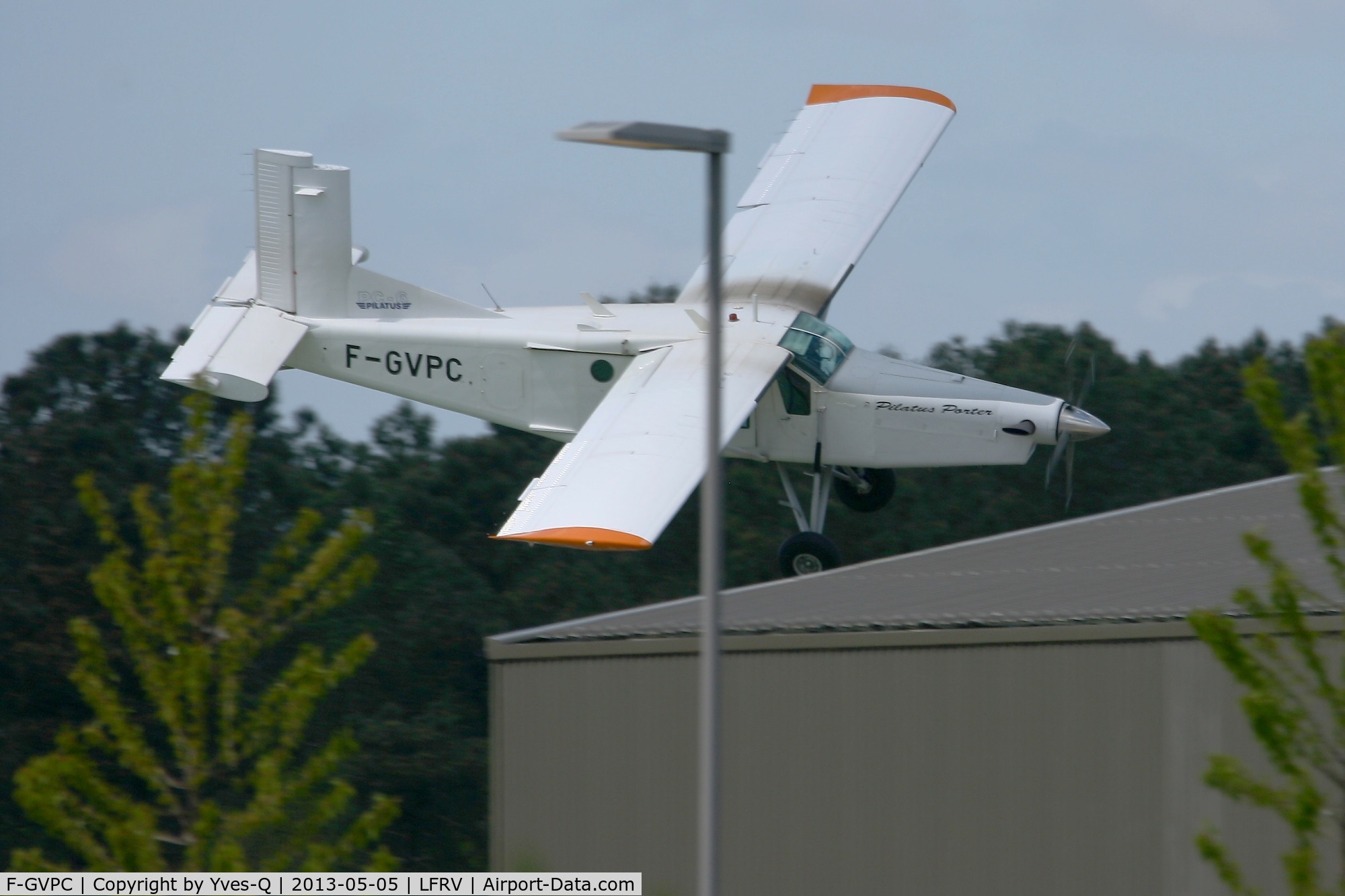 F-GVPC, 2006 Pilatus PC-6/B2-H4 Turbo Porter C/N 951, Pilatus PC6 Turbo Porter,landing Rwy 08, Vannes-Meucon Airport (LFRV-VNE)