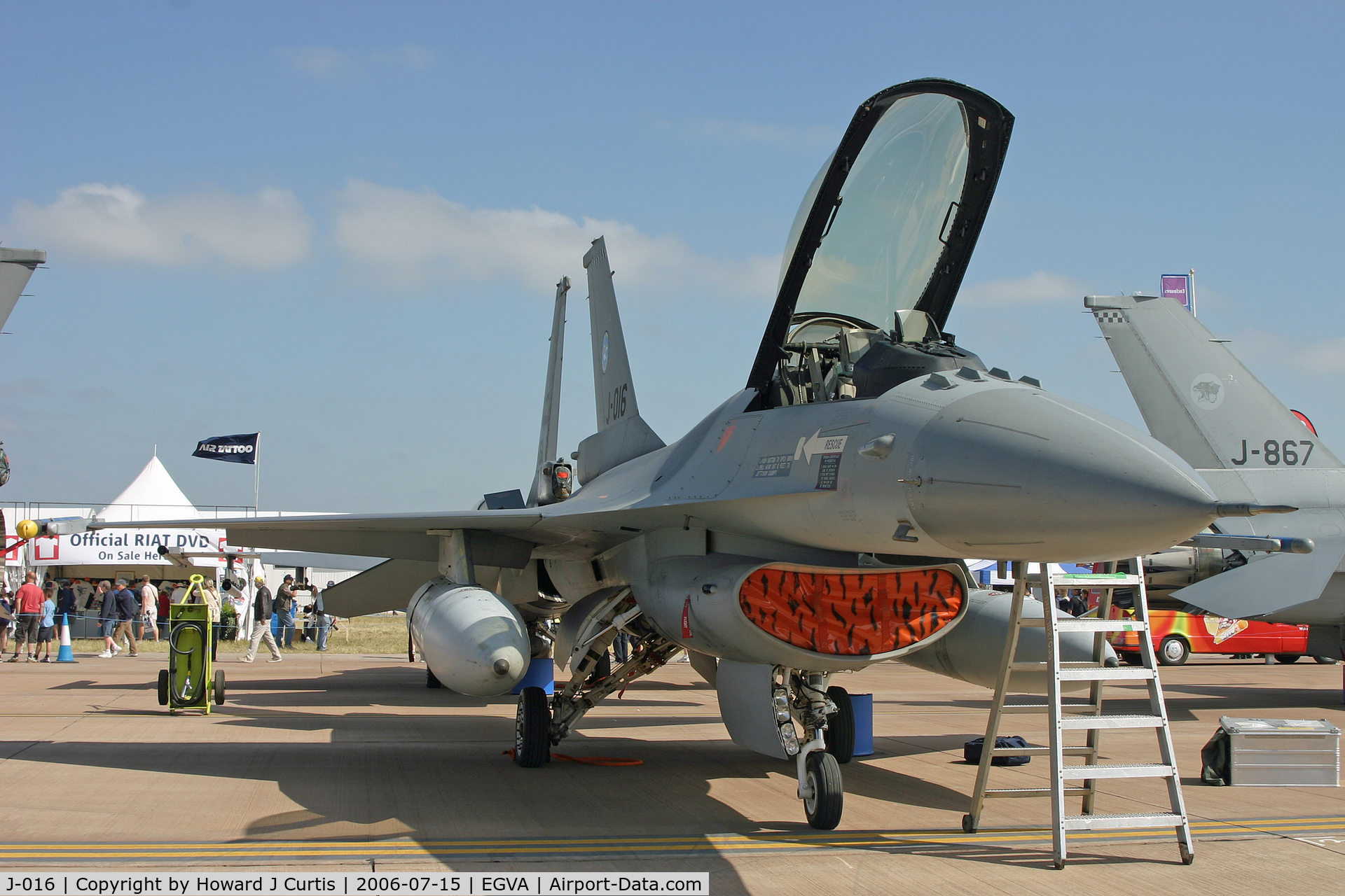J-016, General Dynamics F-16AM Fighting Falcon C/N 6D-172, Actually an F-16AM. RIAT 2006; on static display. KLu/313 Sqn.