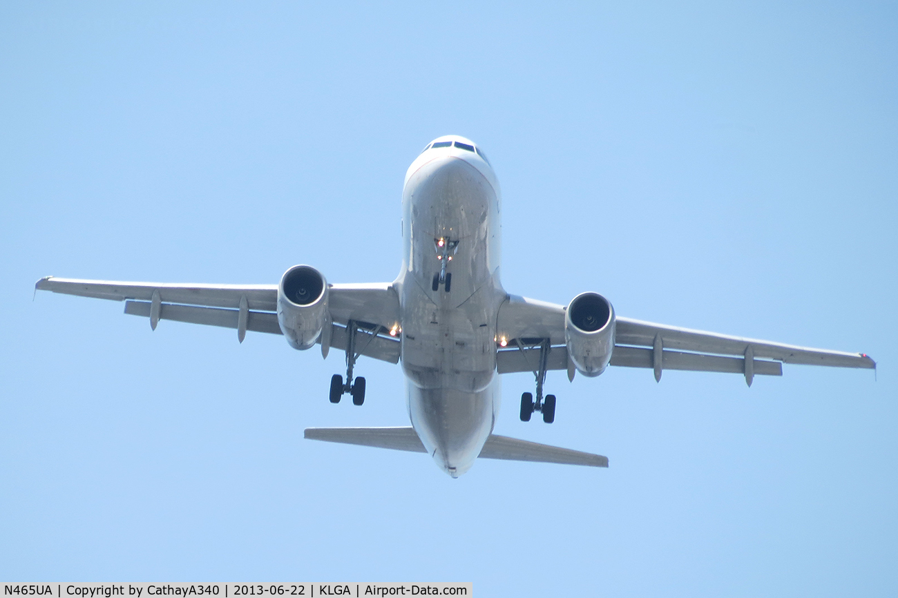 N465UA, 2000 Airbus A320-232 C/N 1341, Approaching Runway 31