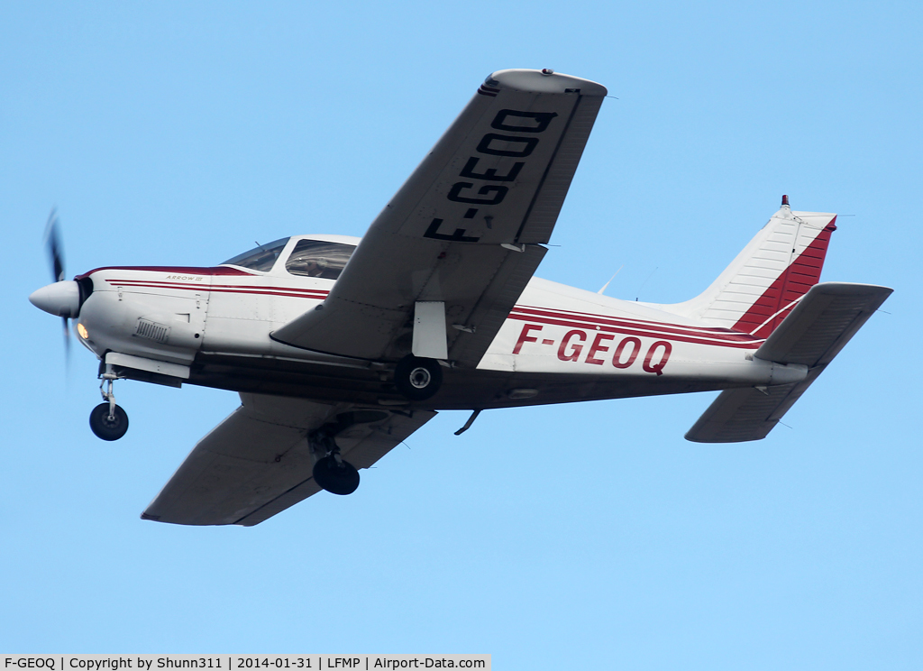 F-GEOQ, 1978 Piper PA-28R-201 Cherokee Arrow III C/N 28R-7837214, Taking off from rwy 31