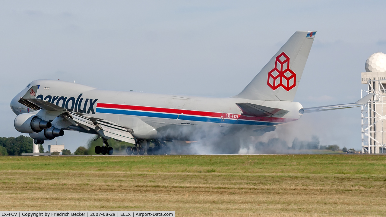 LX-FCV, 1993 Boeing 747-4R7F C/N 25866, smoky touchdown at Luxembourg