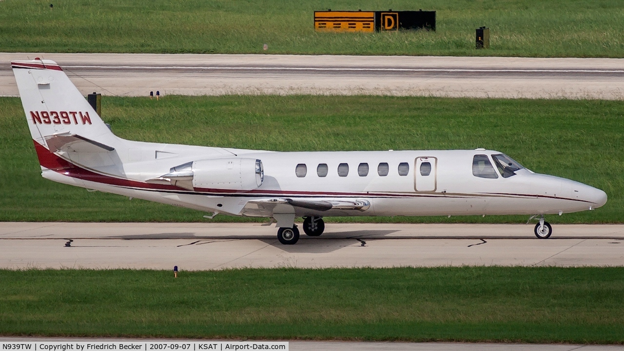 N939TW, 1992 Cessna 560 Citation V C/N 560-0185, taxying to the active