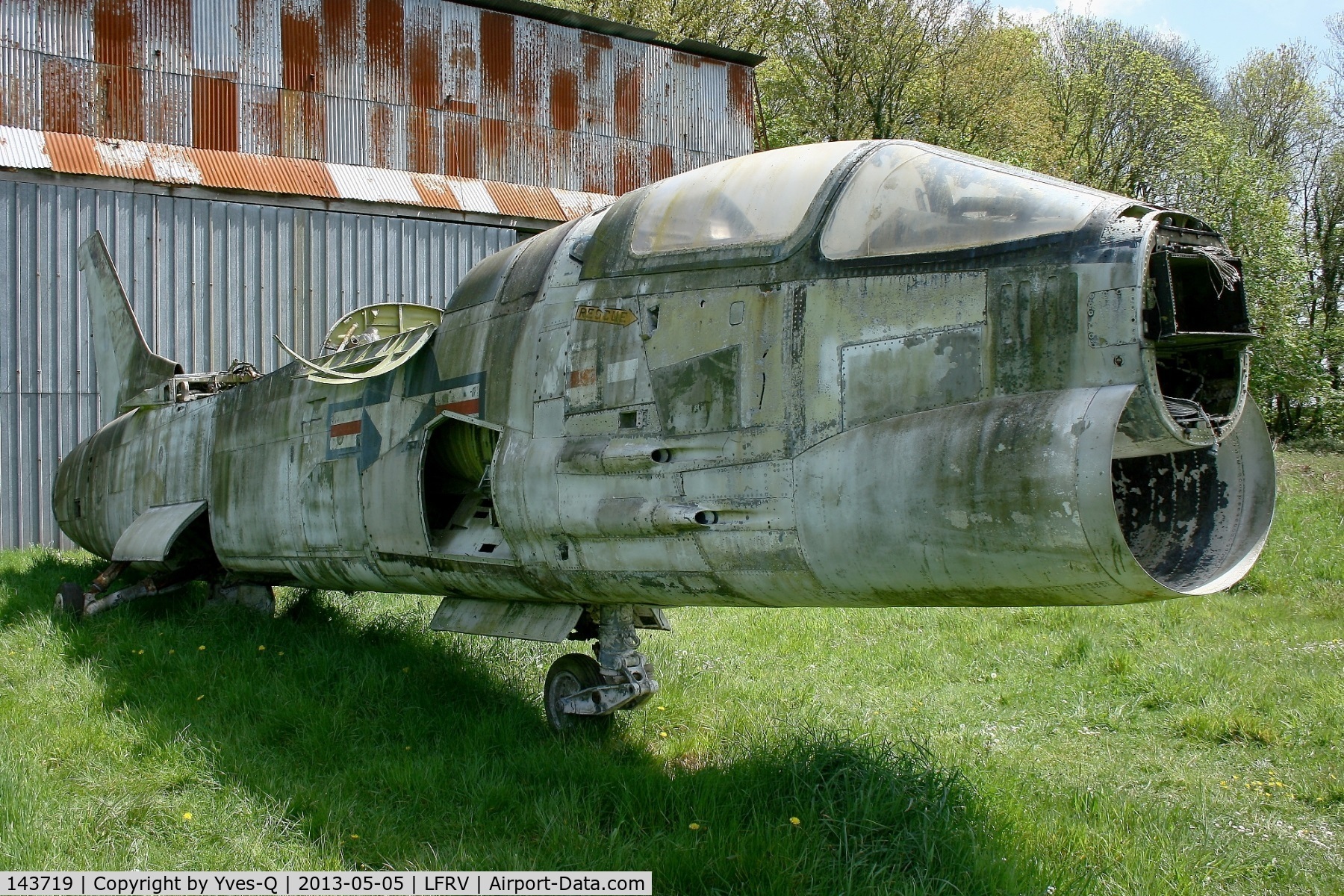 143719, Vought F-8A Crusader Crusader C/N 86, LTV F-8A Crusader, MaVaMo Museum, Vannes-Meucon Airport  (LFRV-VNE)