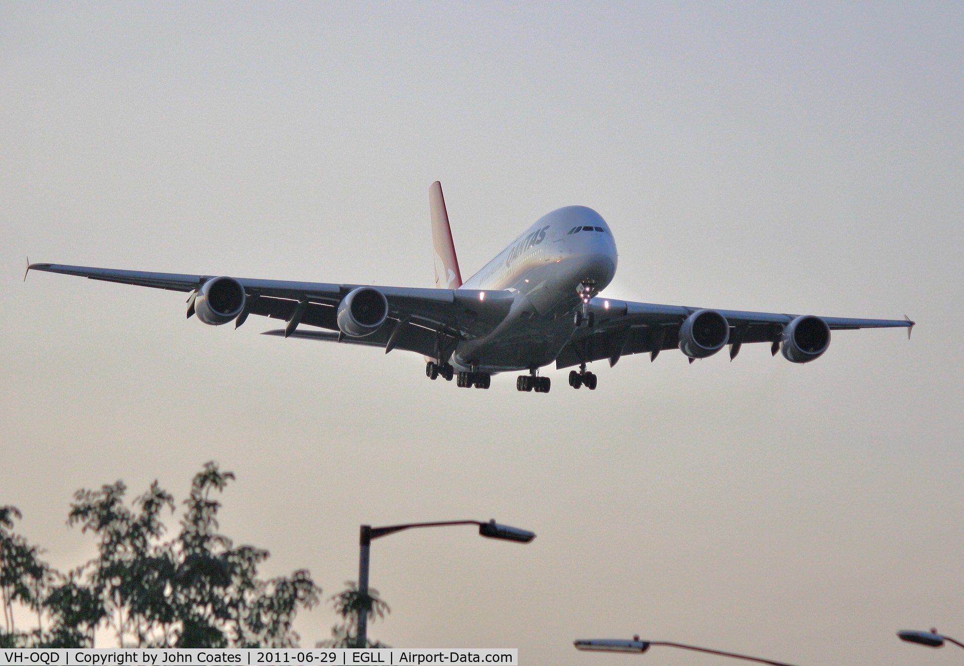 VH-OQD, 2008 Airbus A380-842 C/N 026, Early morning approach to 27L