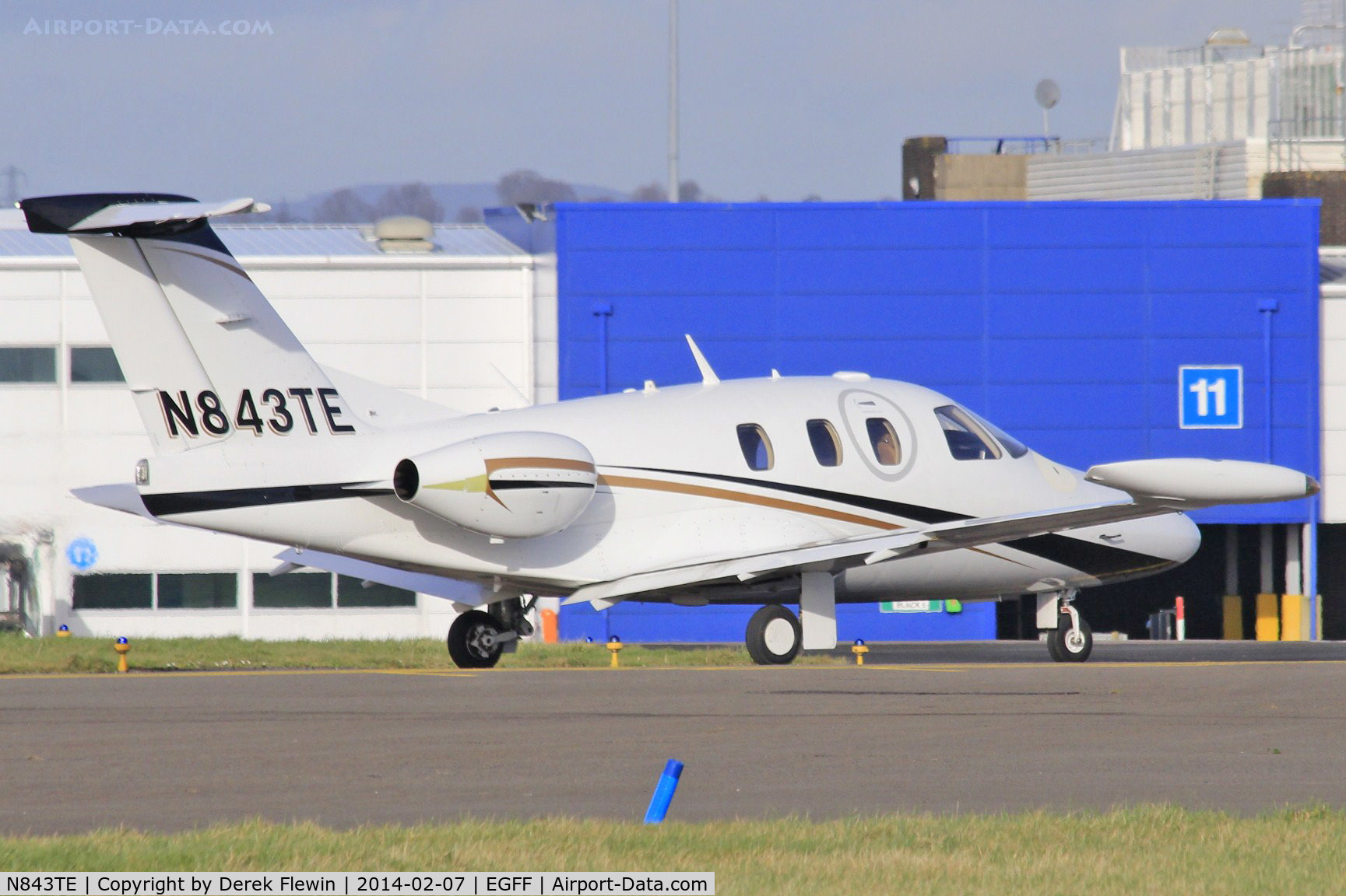 N843TE, 2007 Eclipse Aviation Corp EA500 C/N 000072, Eclipse 500, taxxing out at EGFF, en-route to Blackbushe.