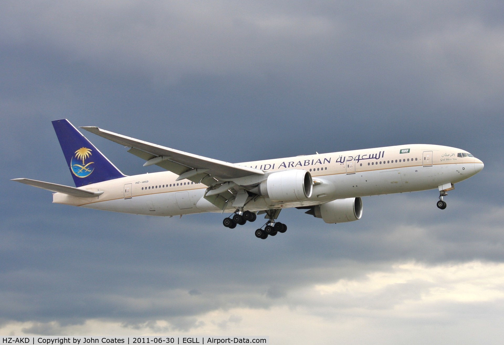 HZ-AKD, 1997 Boeing 777-268/ER C/N 28347, Evening finals to 27R