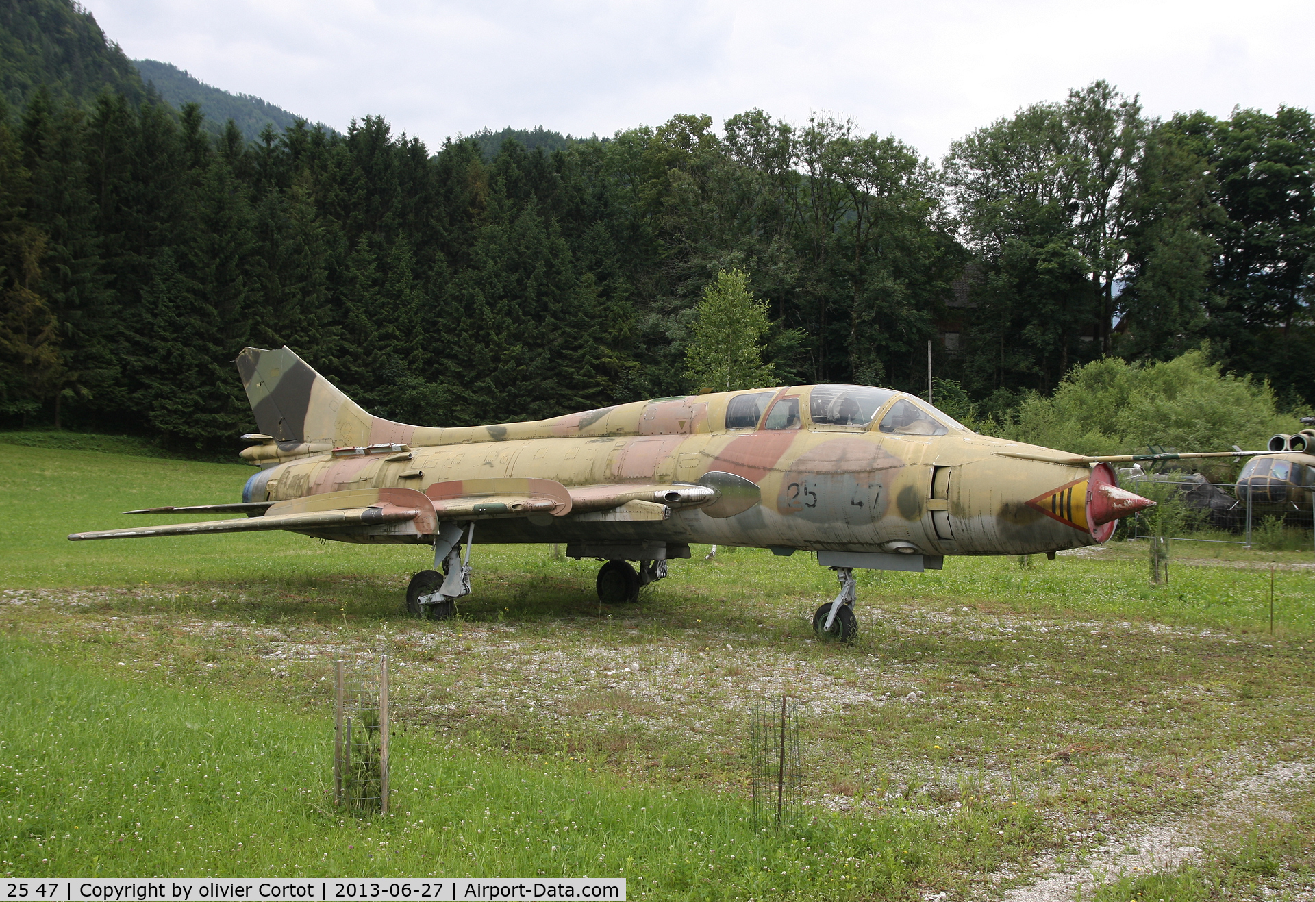 25 47, Sukhoi Su-22UM-3K C/N 17532369809, still in Austria