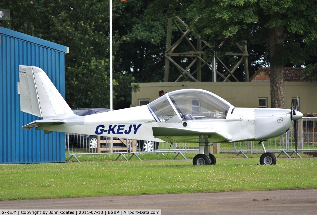 G-KEJY, 2004 Cosmik EV-97 TeamEurostar UK C/N 2017, Ready for action