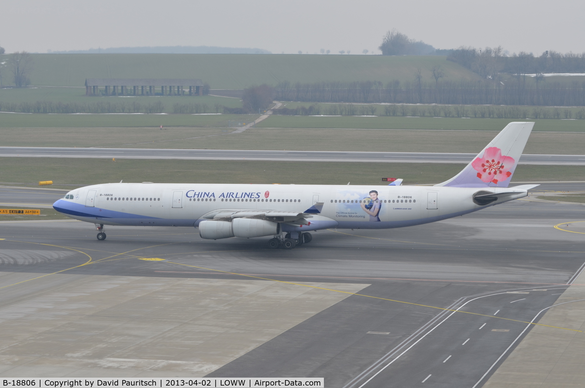 B-18806, 2001 Airbus A340-313 C/N 433, Daperting to Taipei as CA 064.
