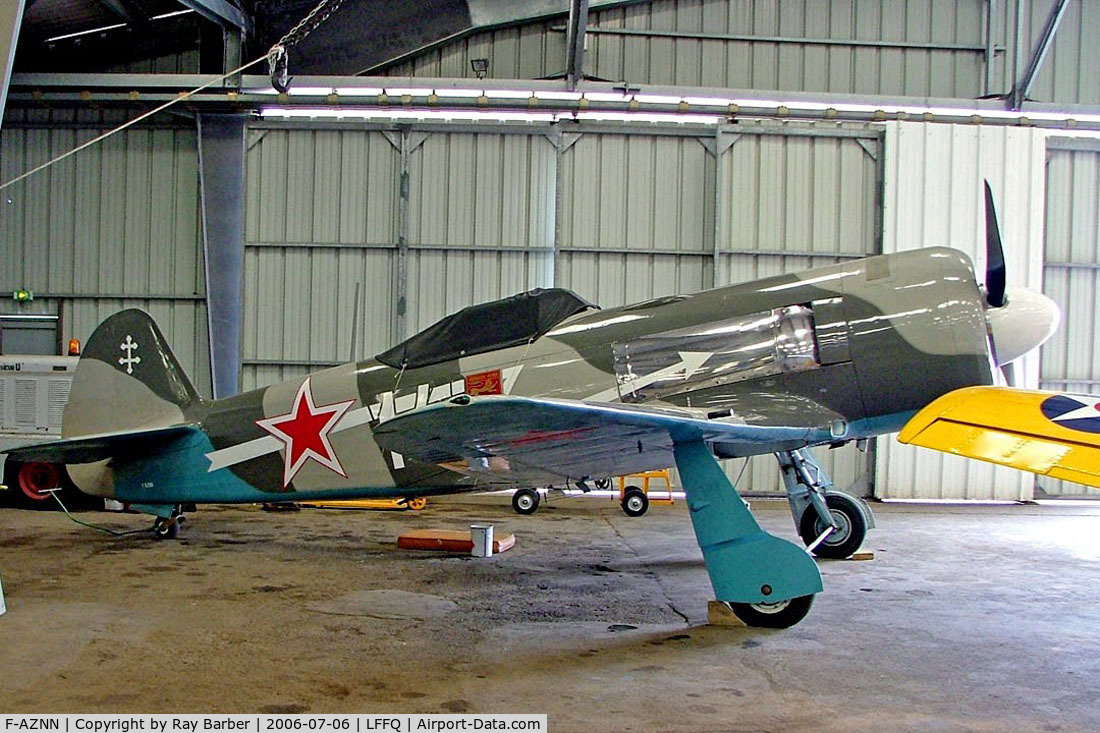 F-AZNN, Yakovlev Yak-11 C/N 25 III/05, Yakovlev Yak-C11 [25III/05] La Ferte Alais~F 06/07/2006