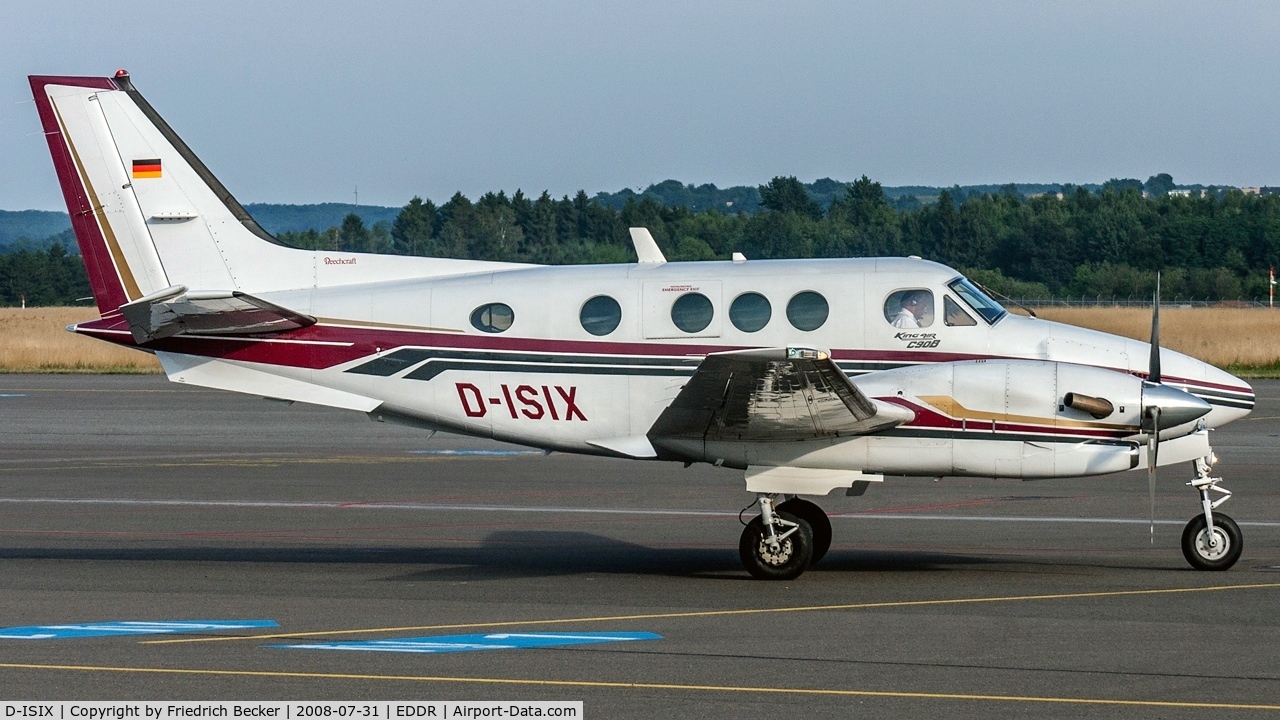 D-ISIX, Beech C90B King Air C/N LJ-1355, taxying to the active