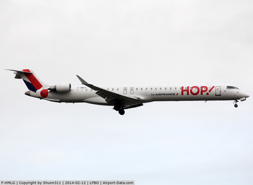 F-HMLG, 2011 Bombardier CRJ-1000EL NG (CL-600-2E25) C/N 19012, Landing rwy 14R