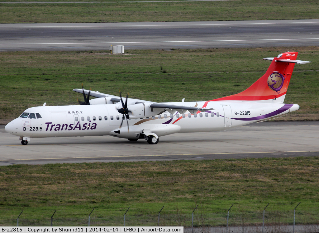 B-22815, 2013 ATR 72-600 C/N 1133, Delivery day... First ATR72-600 in new c/s